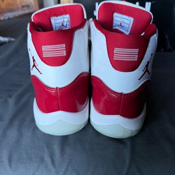 Jordan 11 cherry - Picture 2 of 6